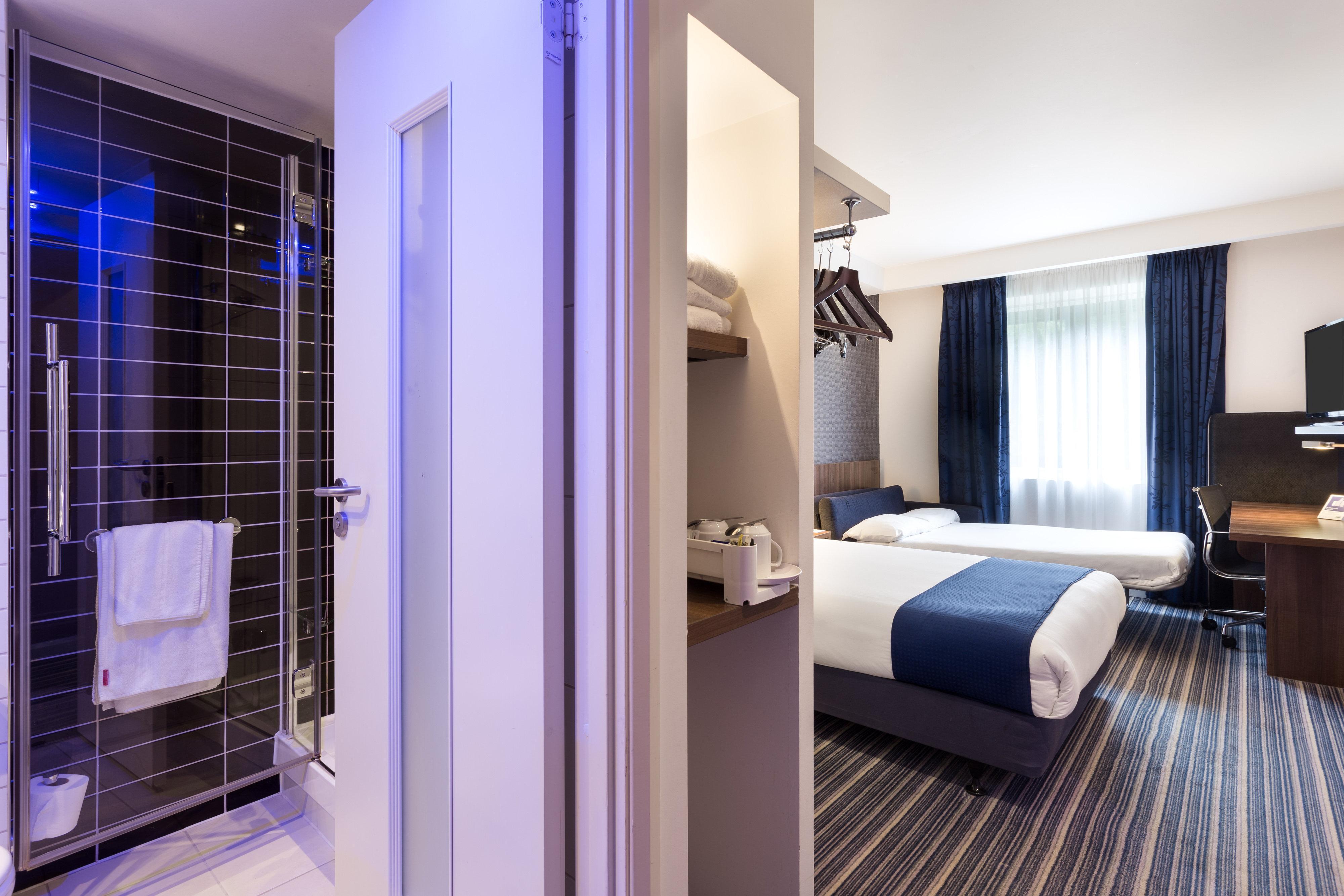 Holiday Inn Express Colchester By Ihg Exterior photo