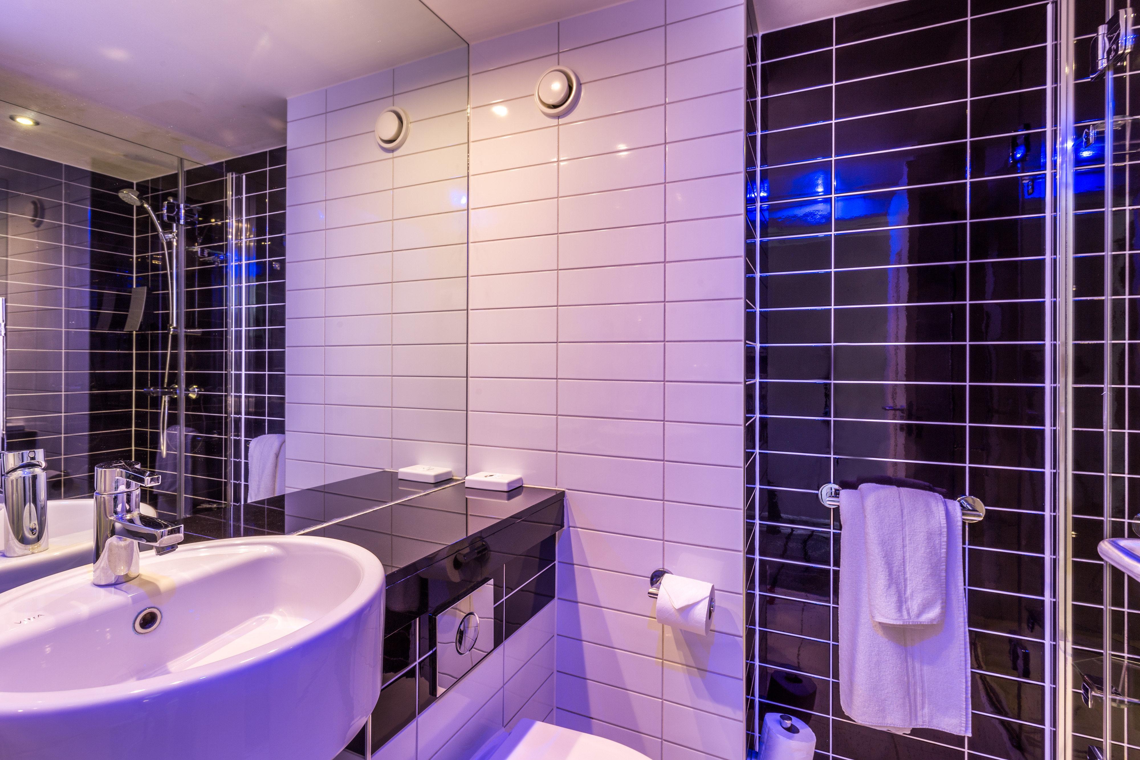 Holiday Inn Express Colchester By Ihg Exterior photo