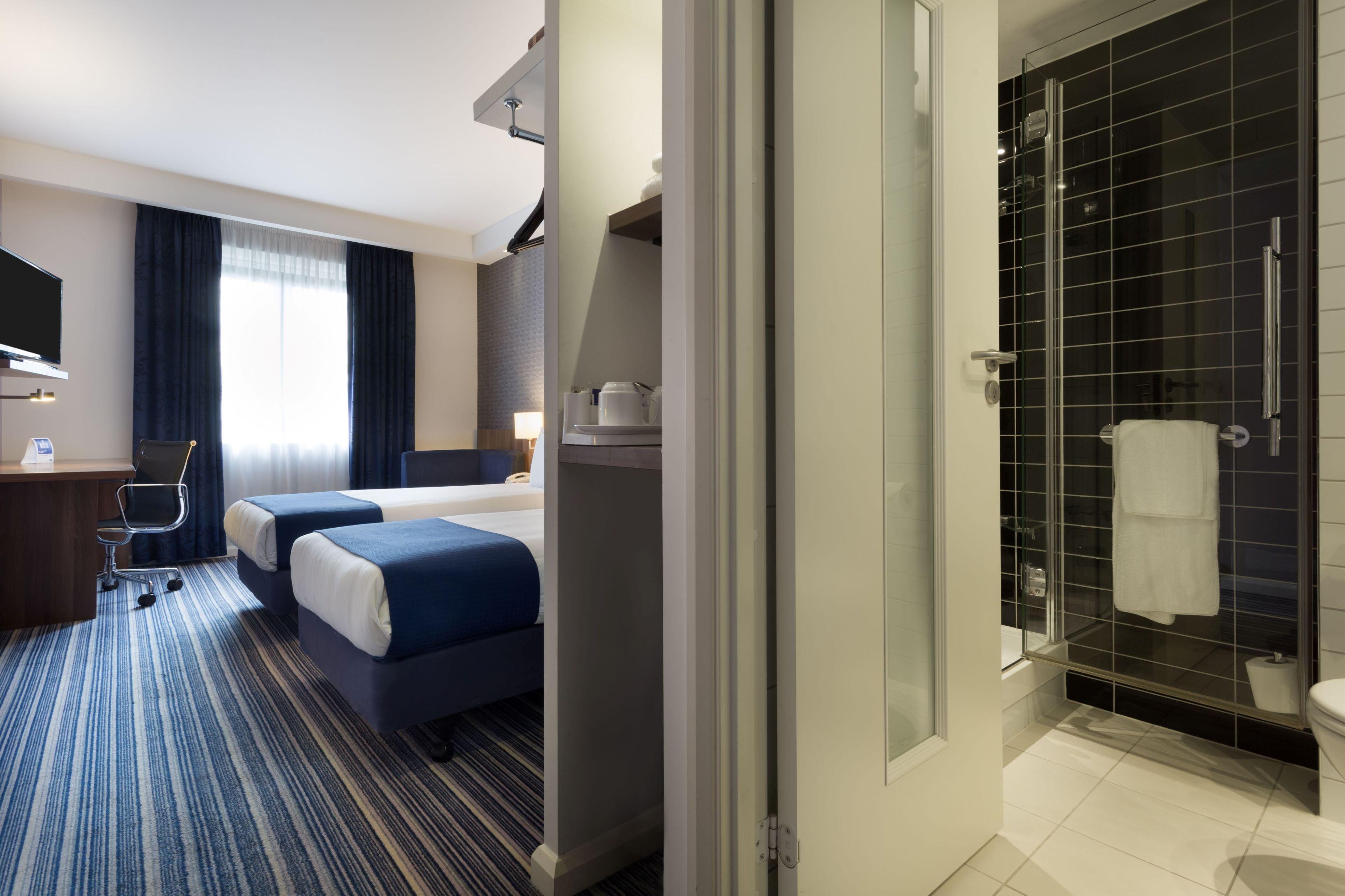 Holiday Inn Express Colchester By Ihg Exterior photo