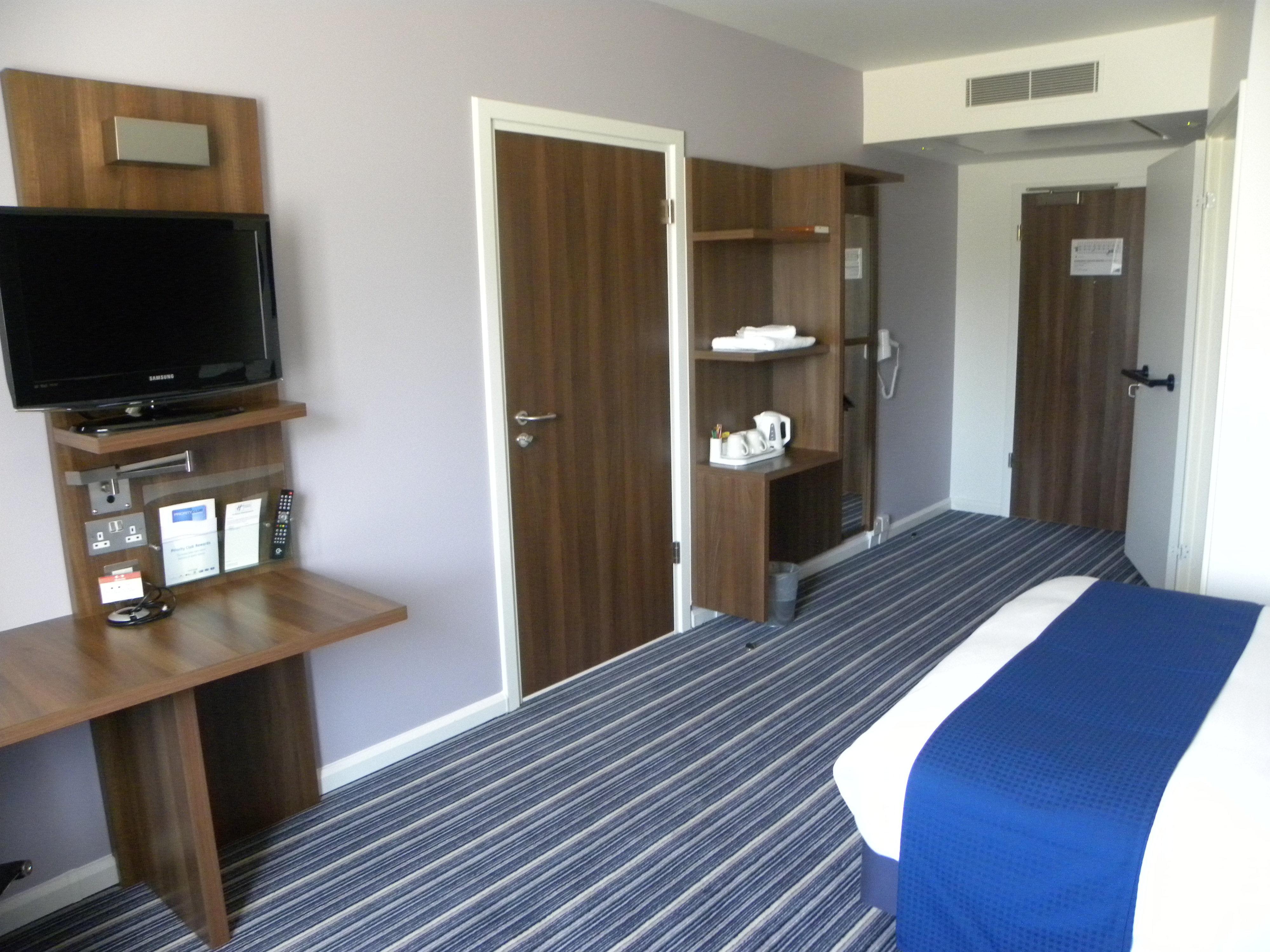 Holiday Inn Express Colchester By Ihg Exterior photo