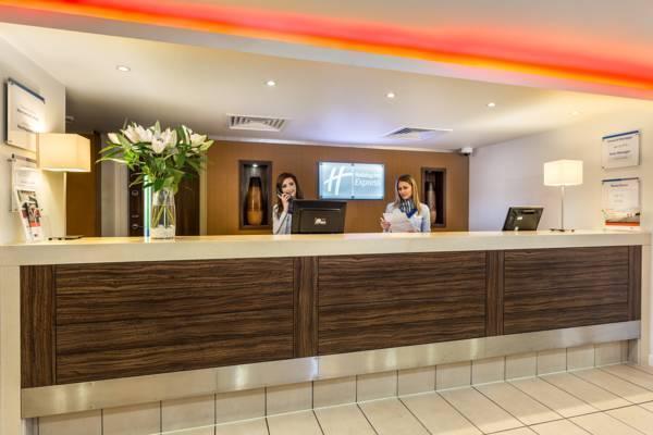 Holiday Inn Express Colchester By Ihg Exterior photo