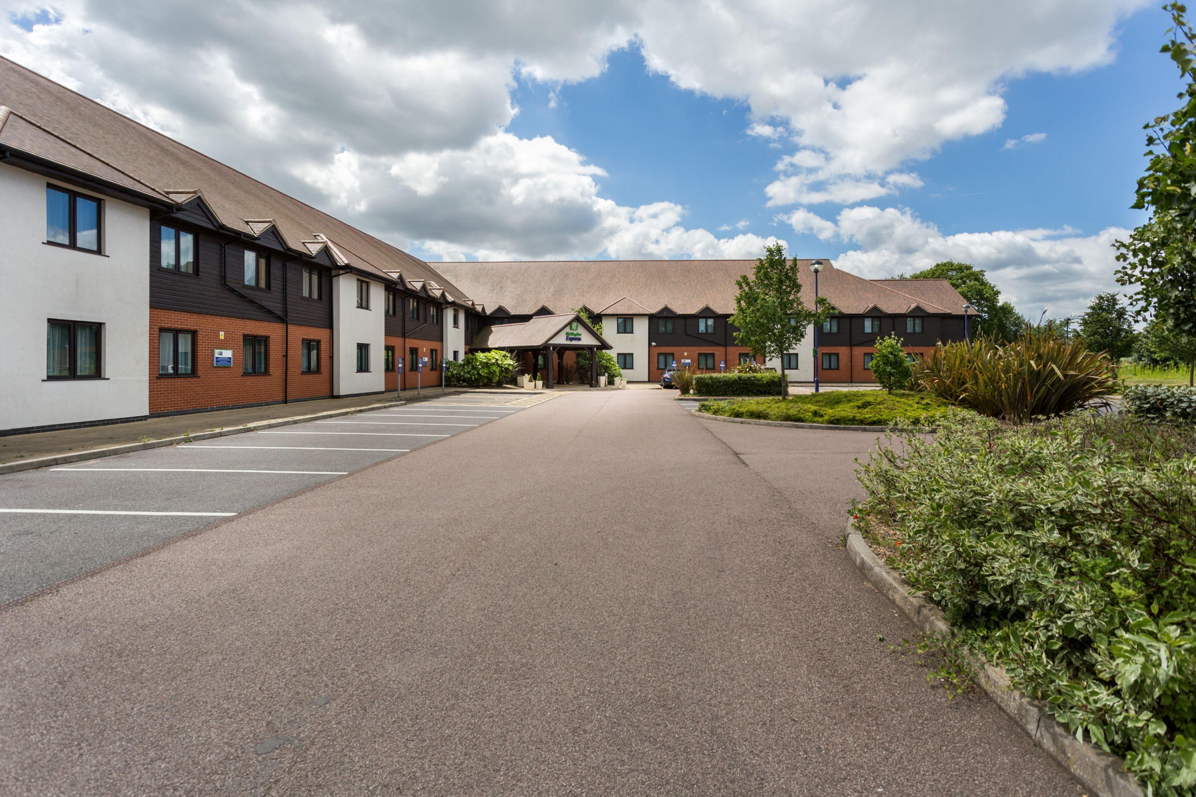 Holiday Inn Express Colchester By Ihg Exterior photo