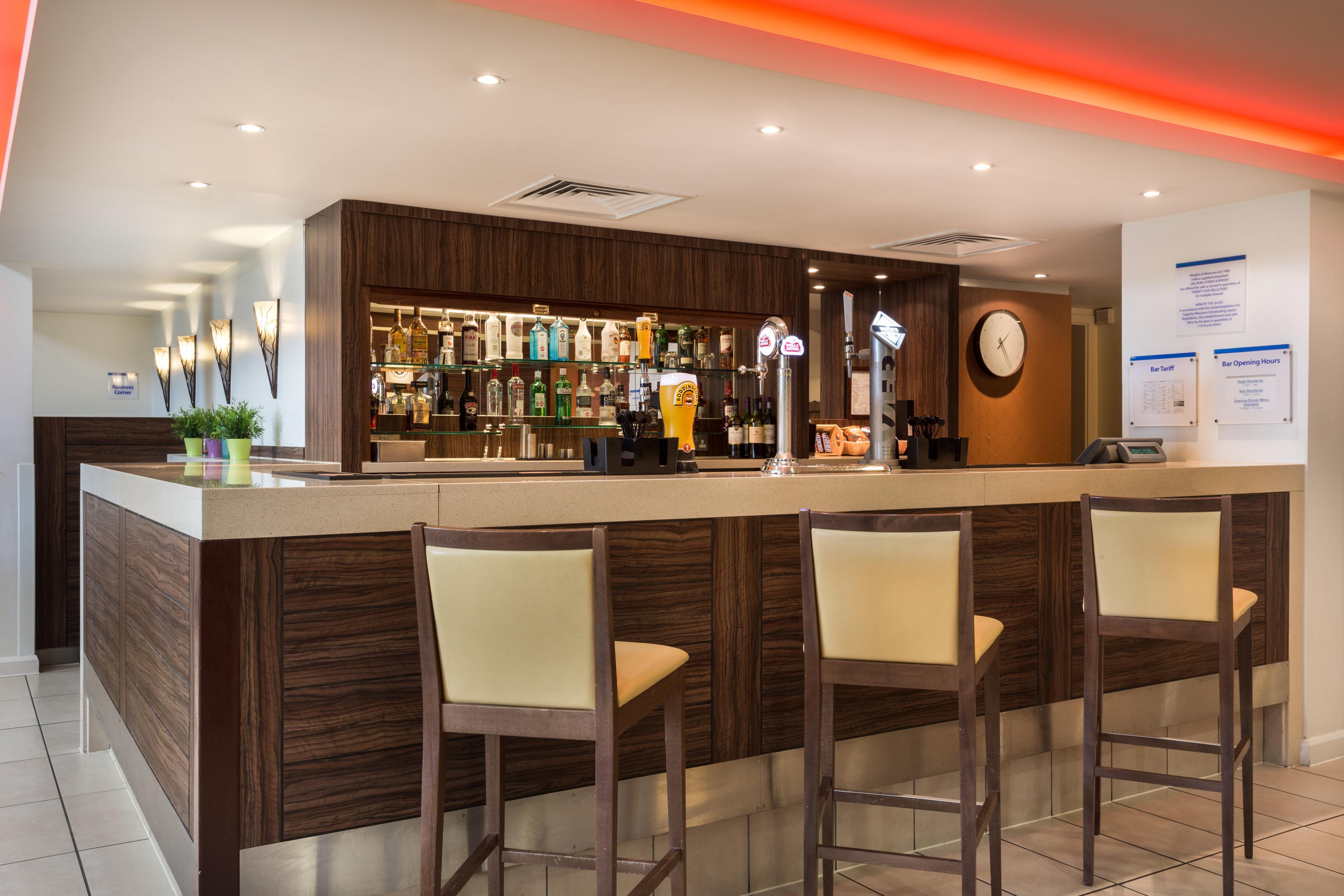 Holiday Inn Express Colchester By Ihg Exterior photo