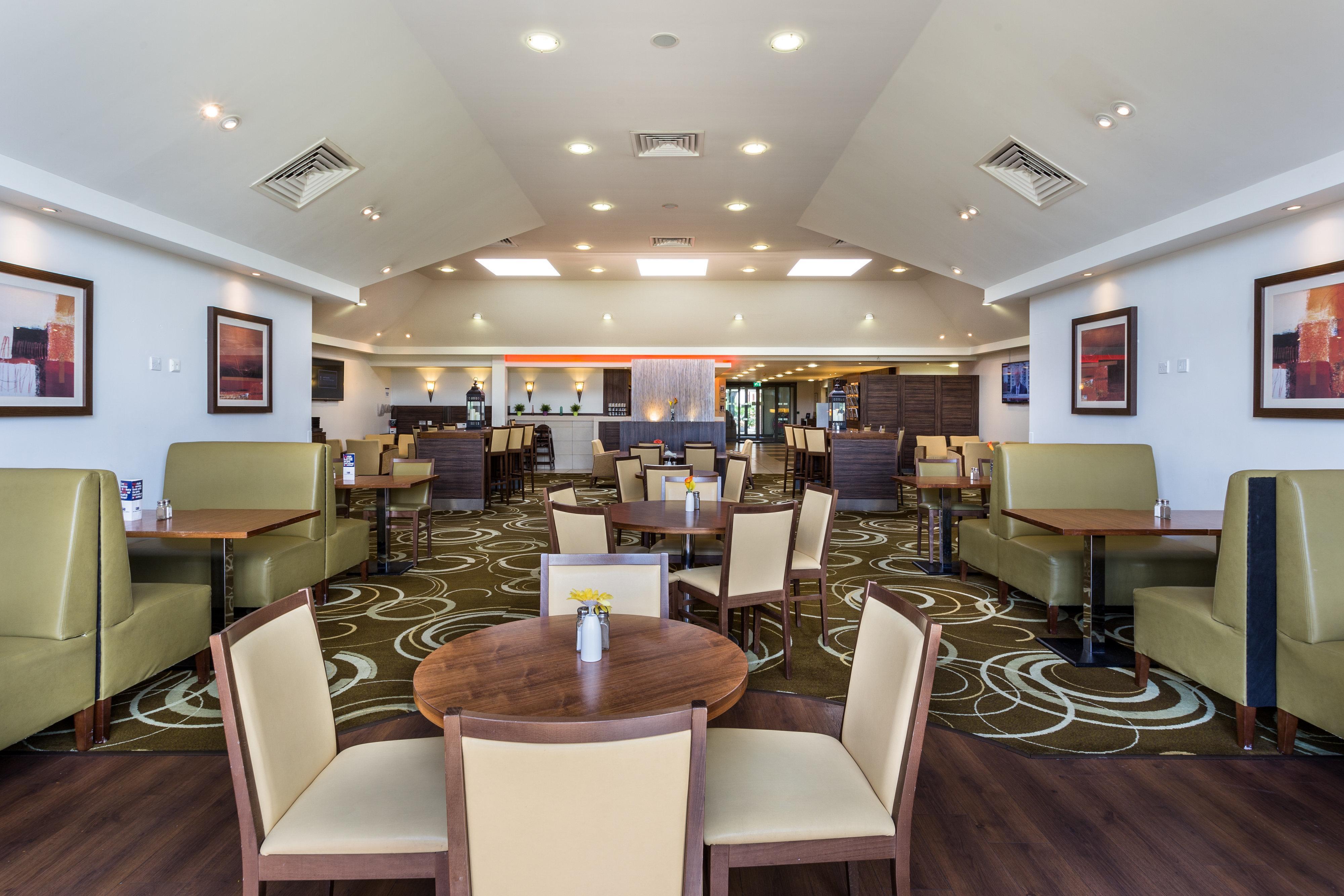 Holiday Inn Express Colchester By Ihg Exterior photo