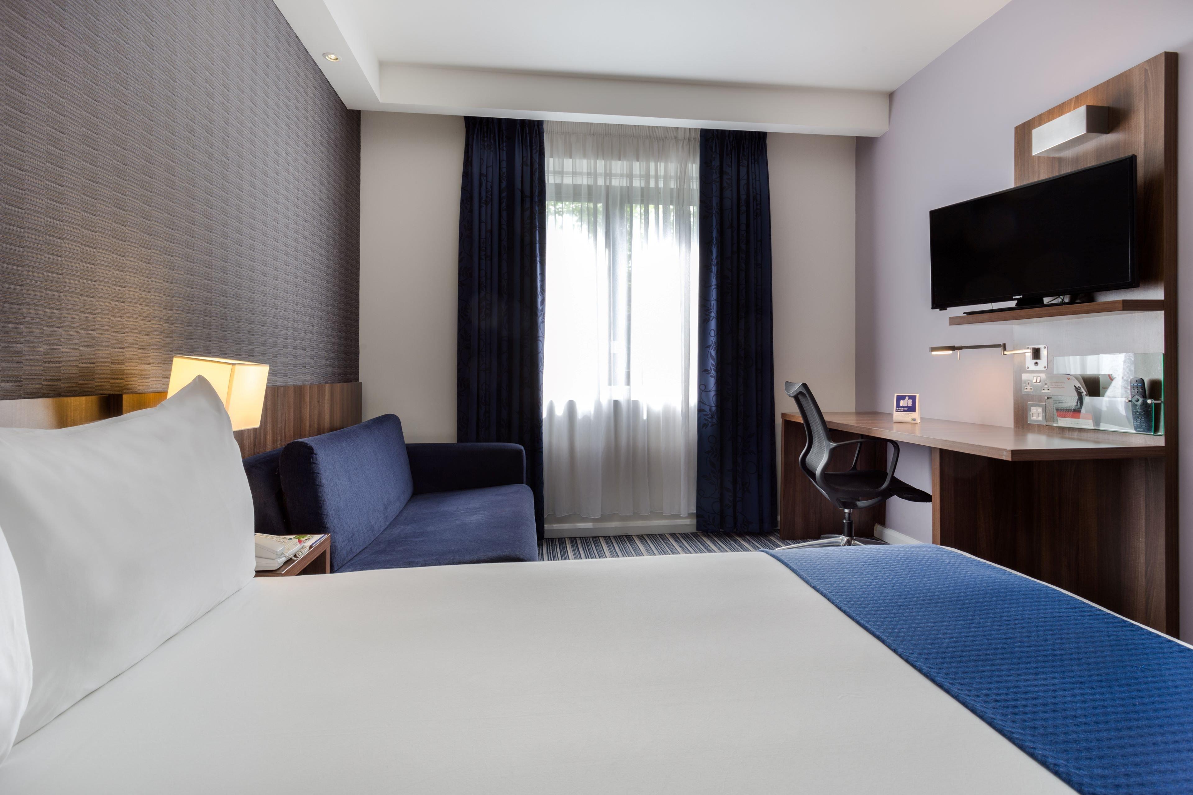 Holiday Inn Express Colchester By Ihg Exterior photo