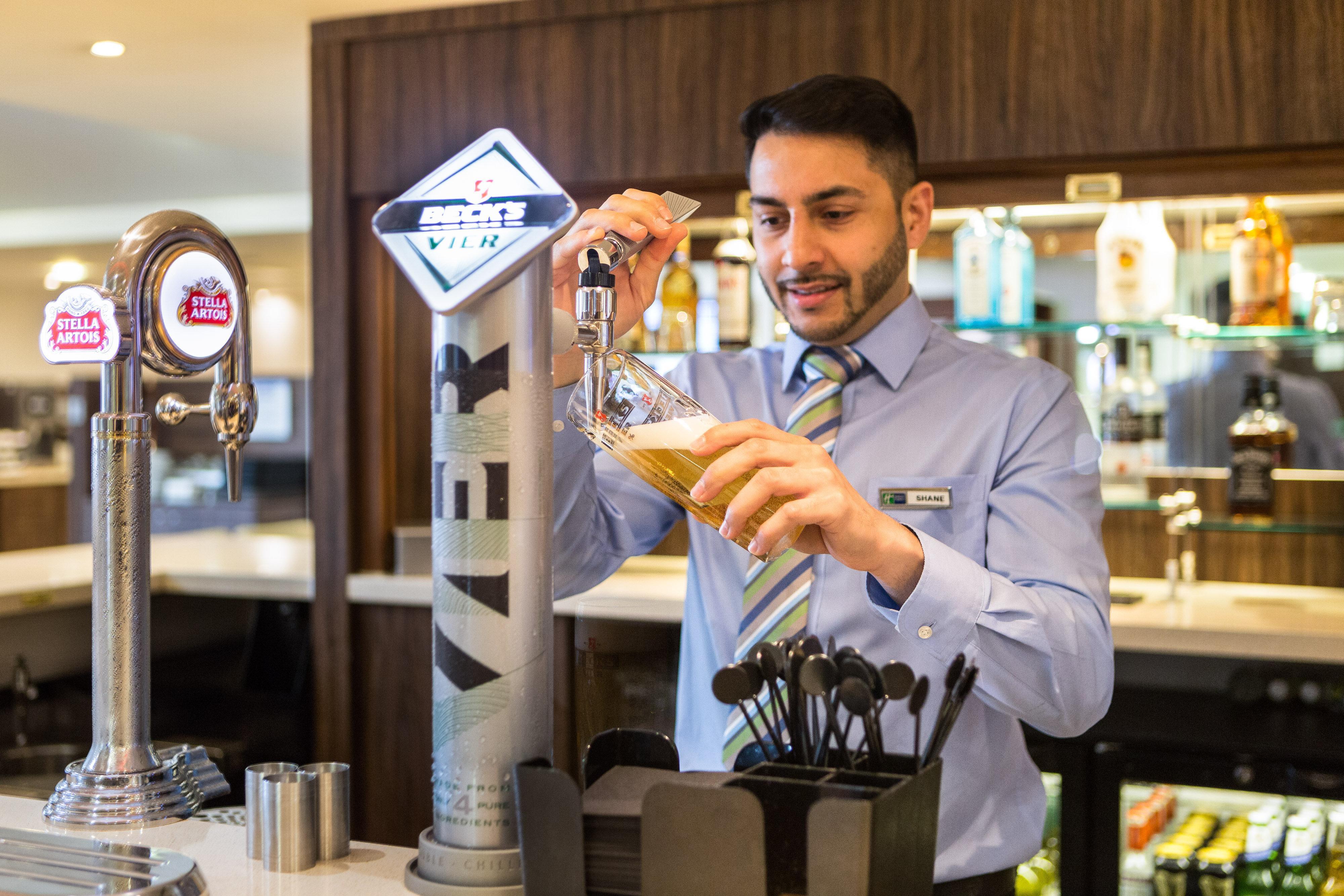 Holiday Inn Express Colchester By Ihg Exterior photo