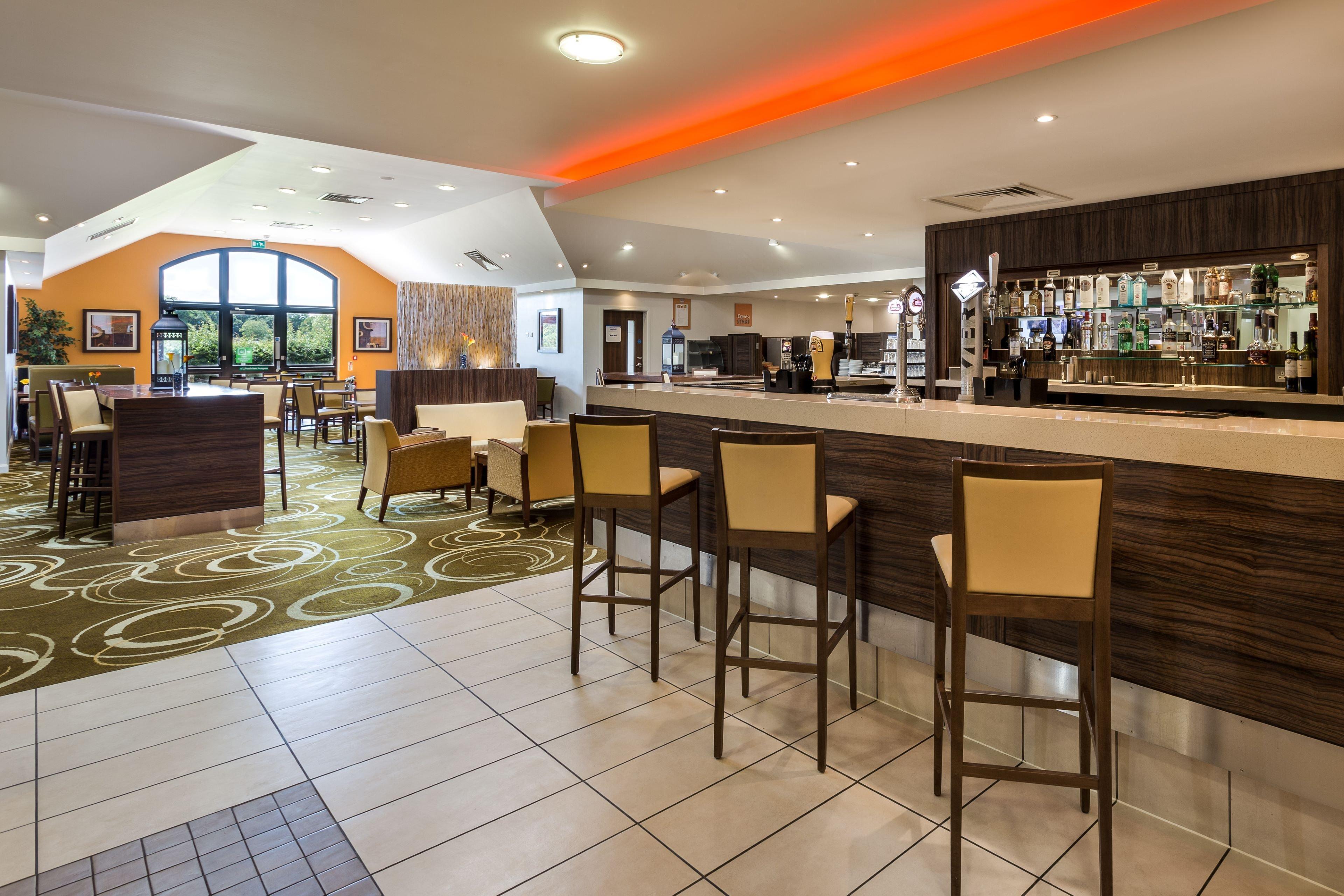 Holiday Inn Express Colchester By Ihg Exterior photo