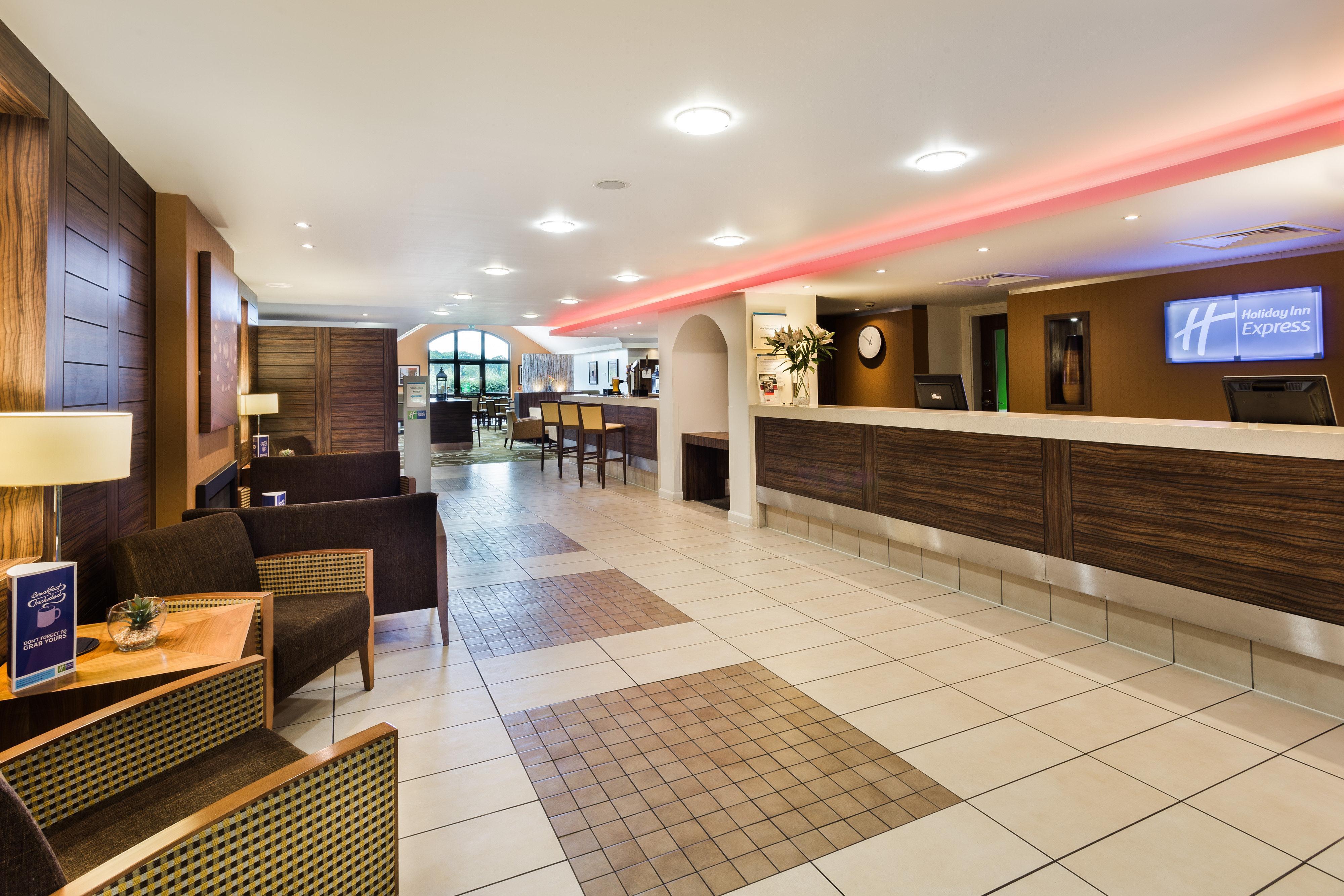 Holiday Inn Express Colchester By Ihg Exterior photo