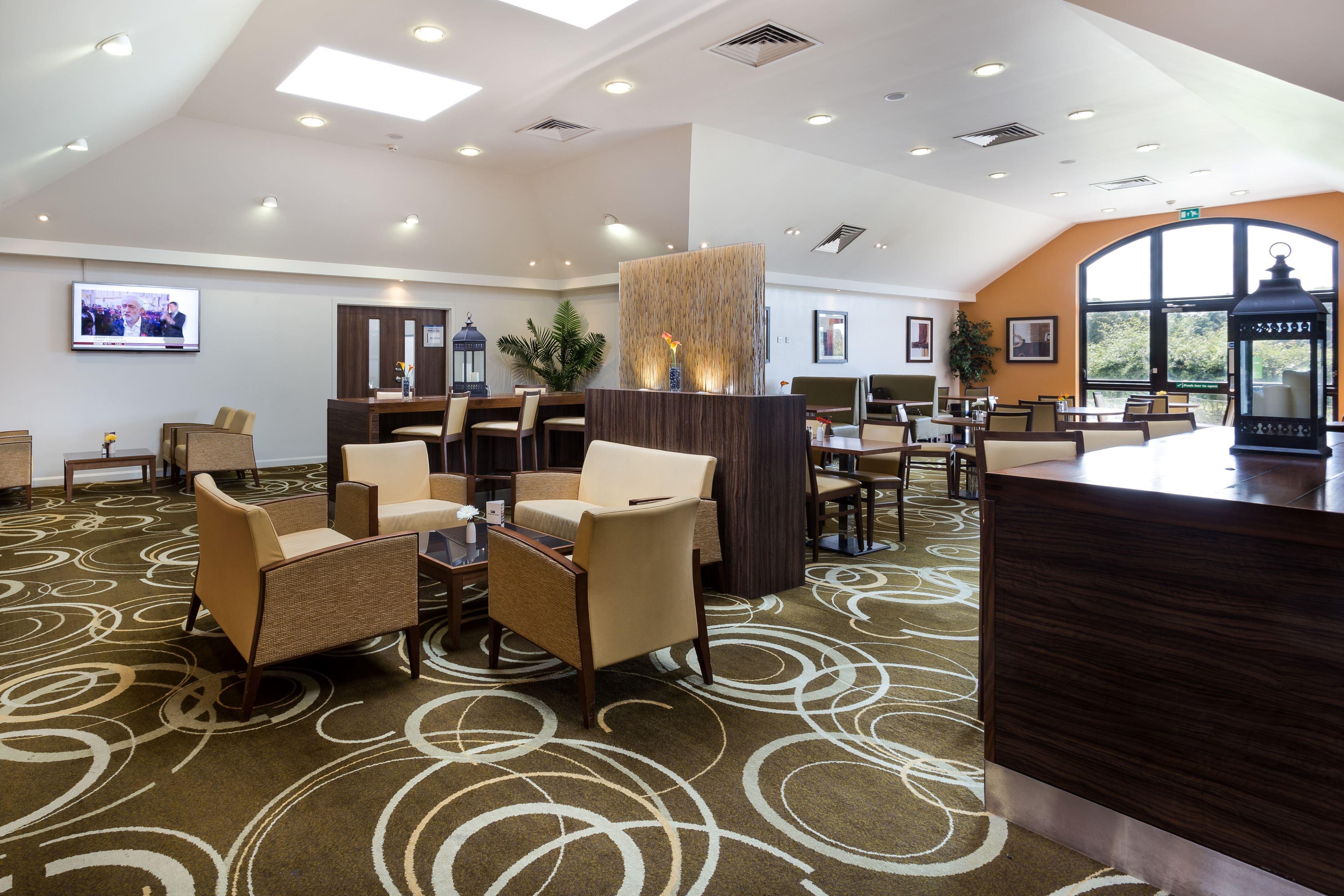 Holiday Inn Express Colchester By Ihg Exterior photo