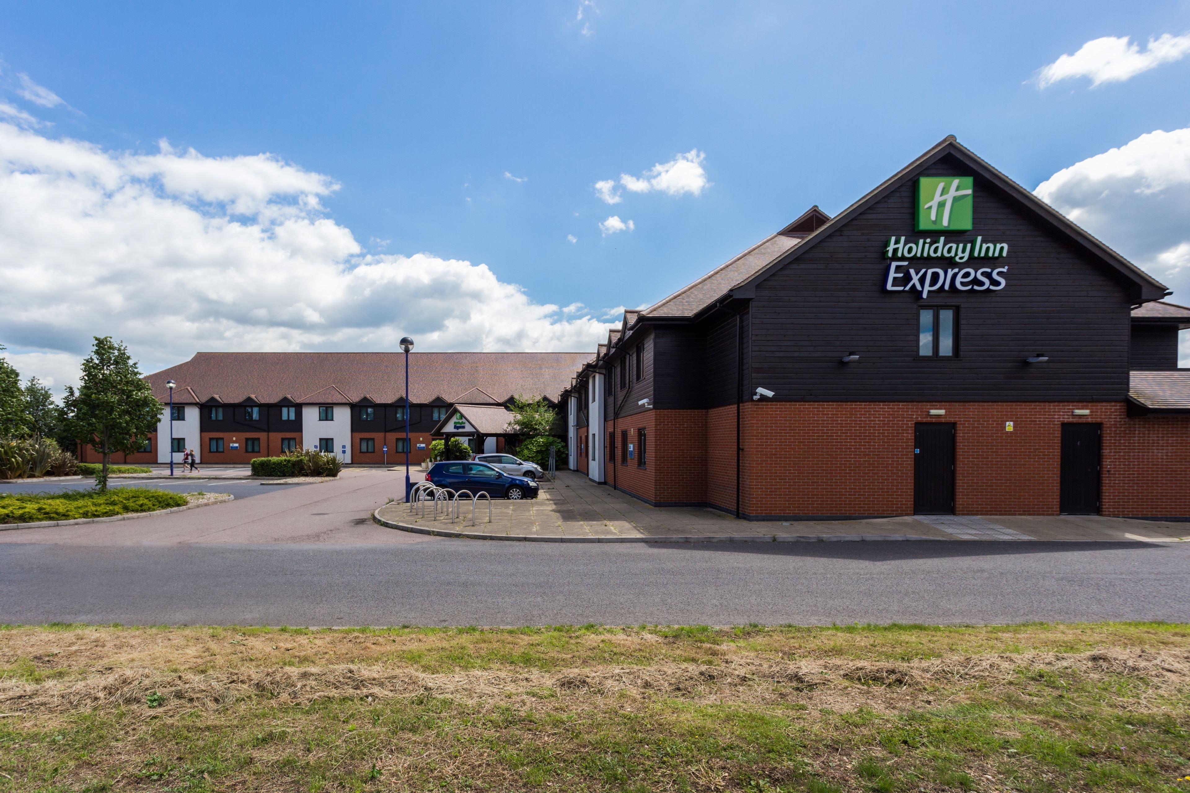 Holiday Inn Express Colchester By Ihg Exterior photo