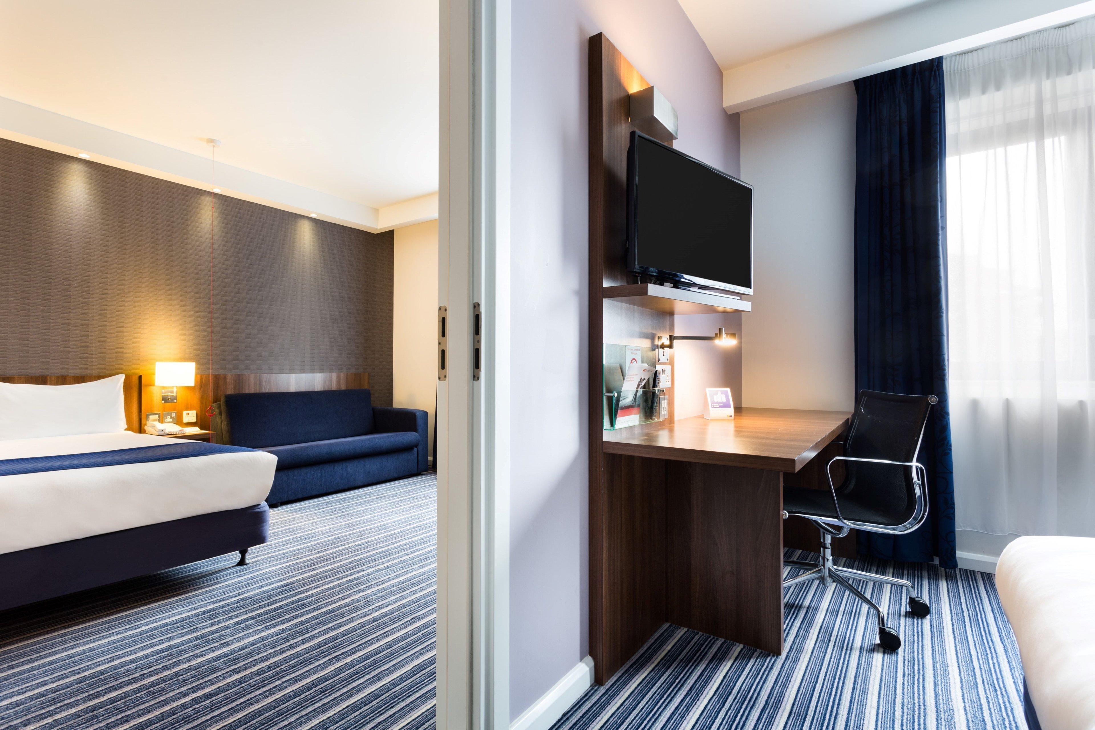 Holiday Inn Express Colchester By Ihg Exterior photo