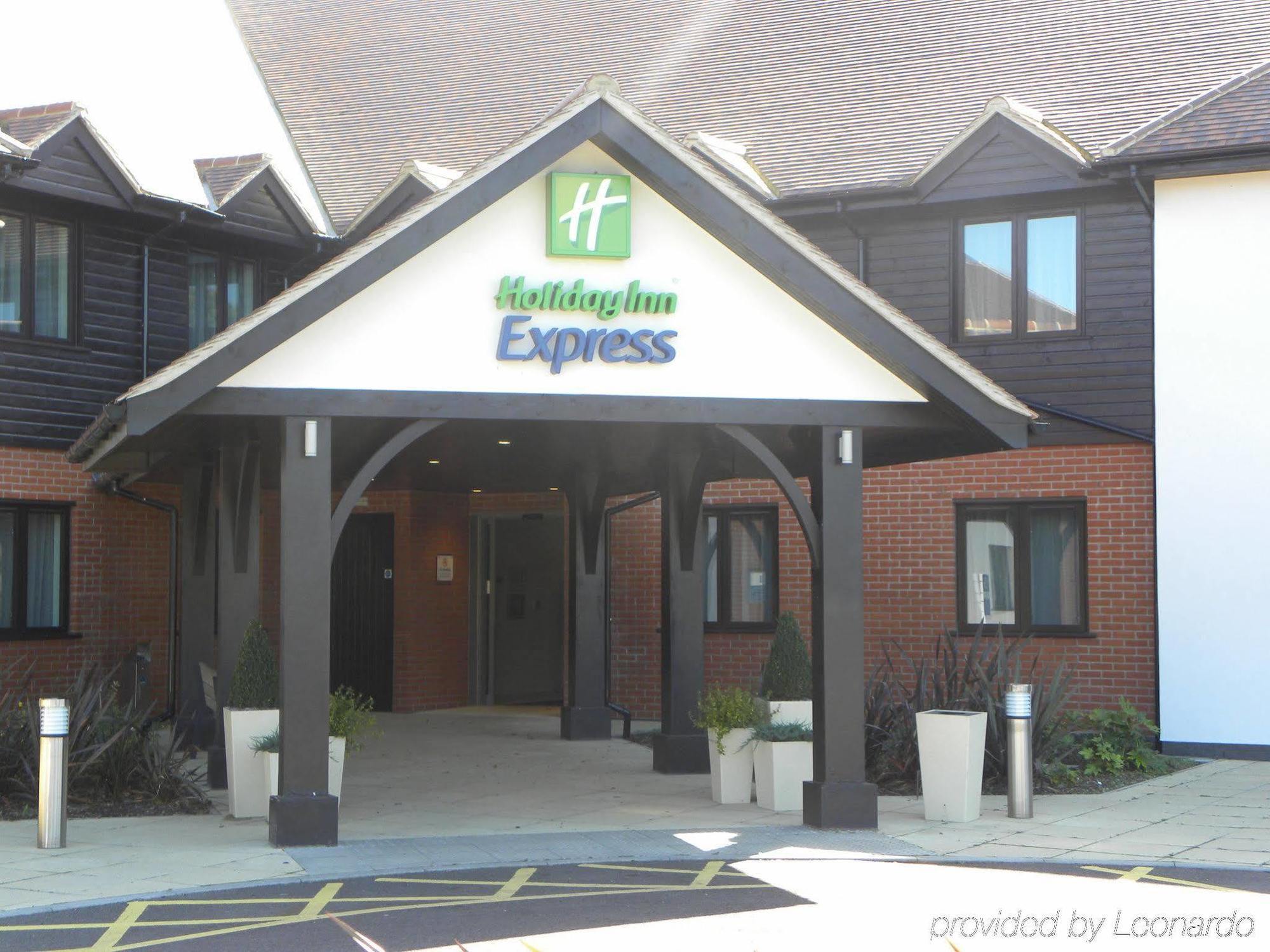 Holiday Inn Express Colchester By Ihg Exterior photo