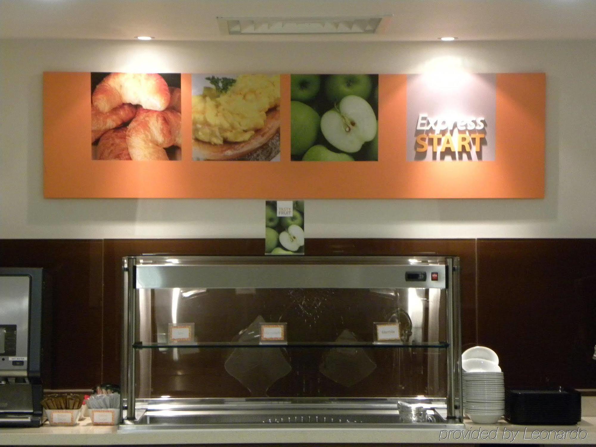 Holiday Inn Express Colchester By Ihg Exterior photo