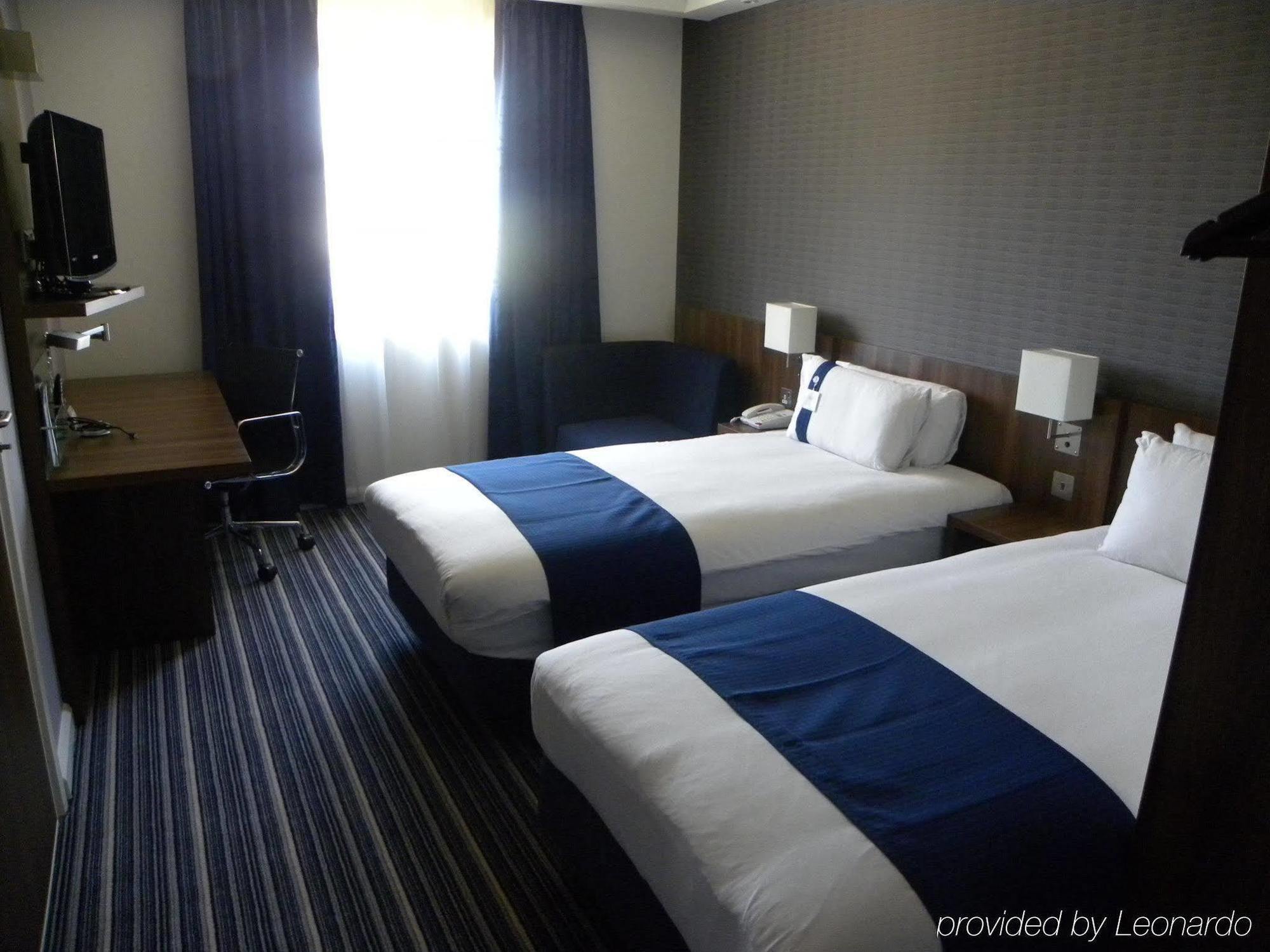 Holiday Inn Express Colchester By Ihg Exterior photo