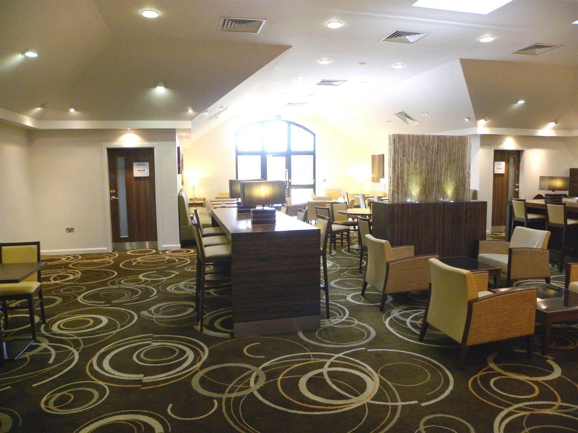 Holiday Inn Express Colchester By Ihg Exterior photo